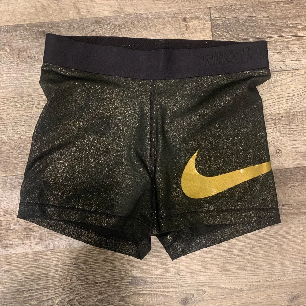 Nike Pros Bundle - Picture 14 of 16